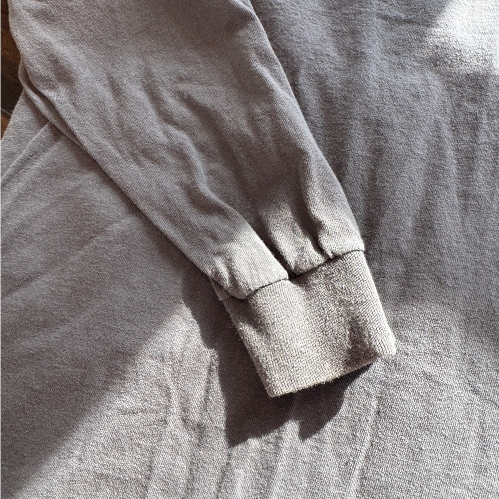 Grey ‘Believe' Long Sleeve Crewneck- Size L/XL - Picture 4 of 7